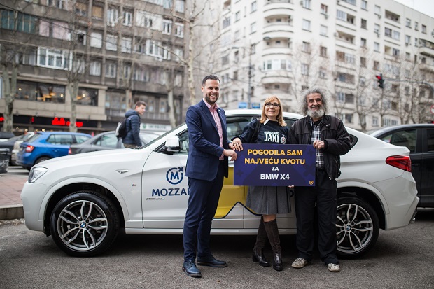 Стигао Деда Мраз: Један Mozzart-ов BMW отишао у Свилајнац, други остао у Београду